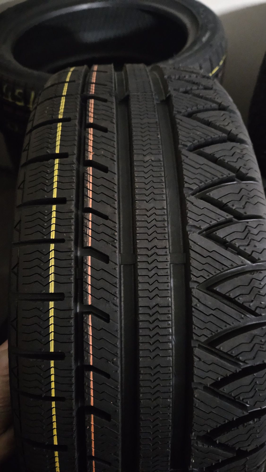 215/45R17 opony zimowe kopia Michelin