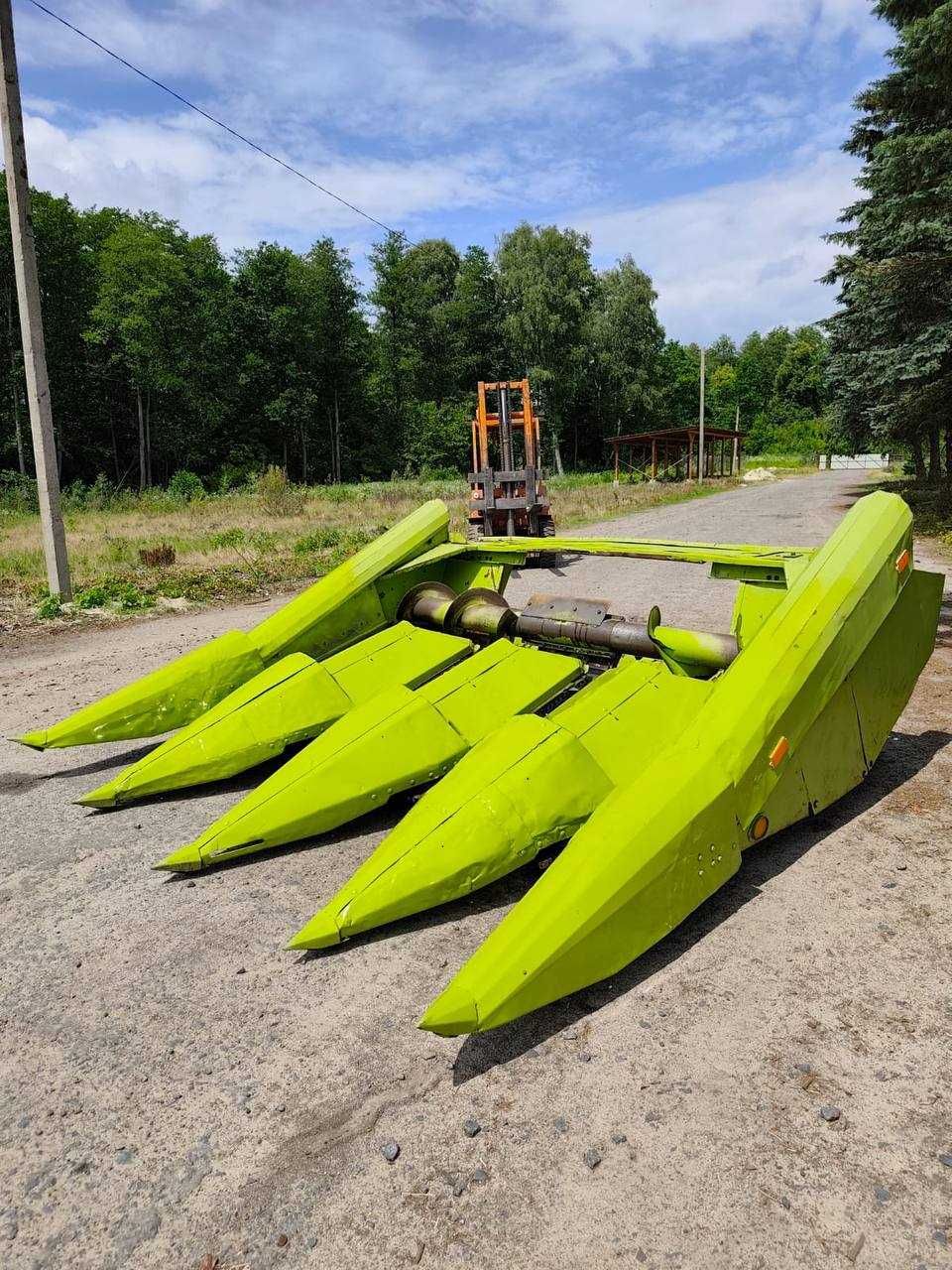 Жатка Claas 4 рядна для кукурузи з подрібнювачем