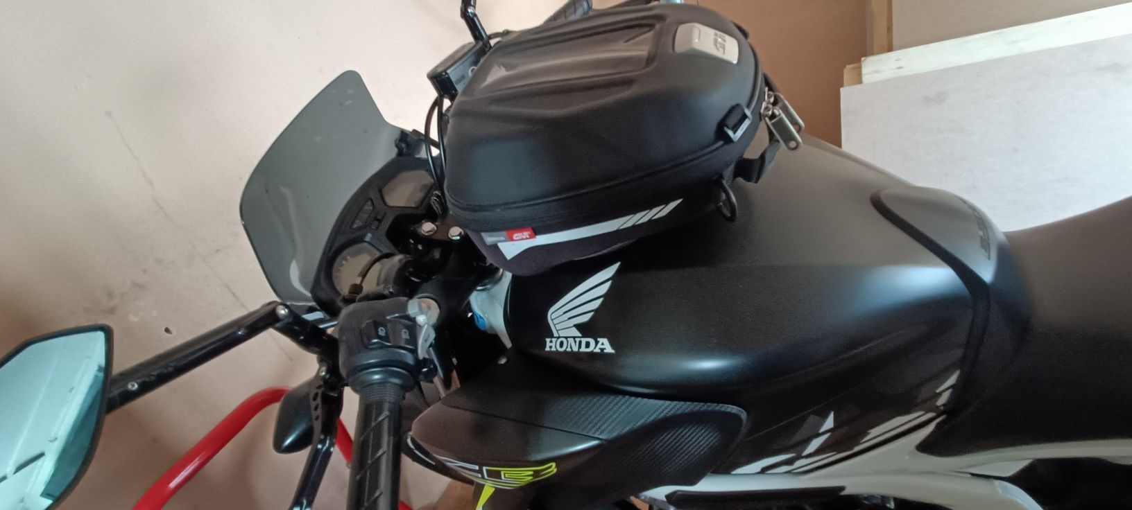Honda CB650F com Extras
