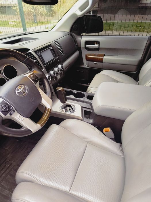 Toйота Секвойя 2014