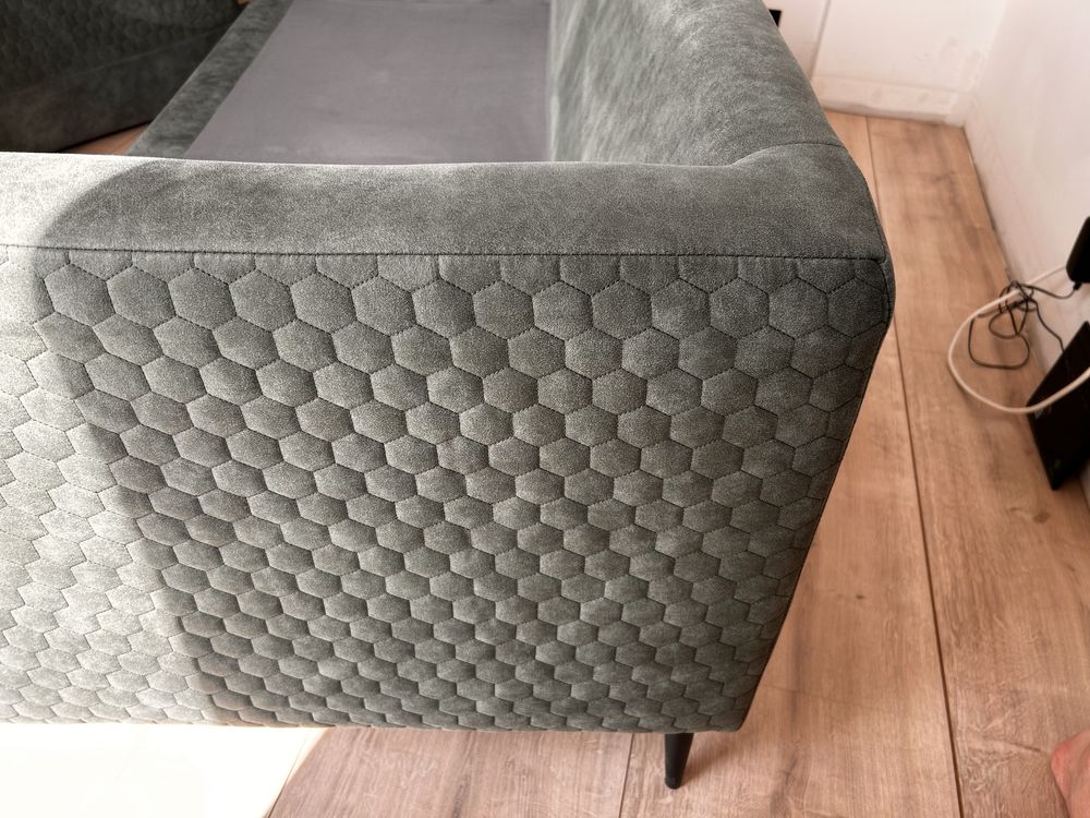 Sofa trzyosobowa wraz z krzeslami