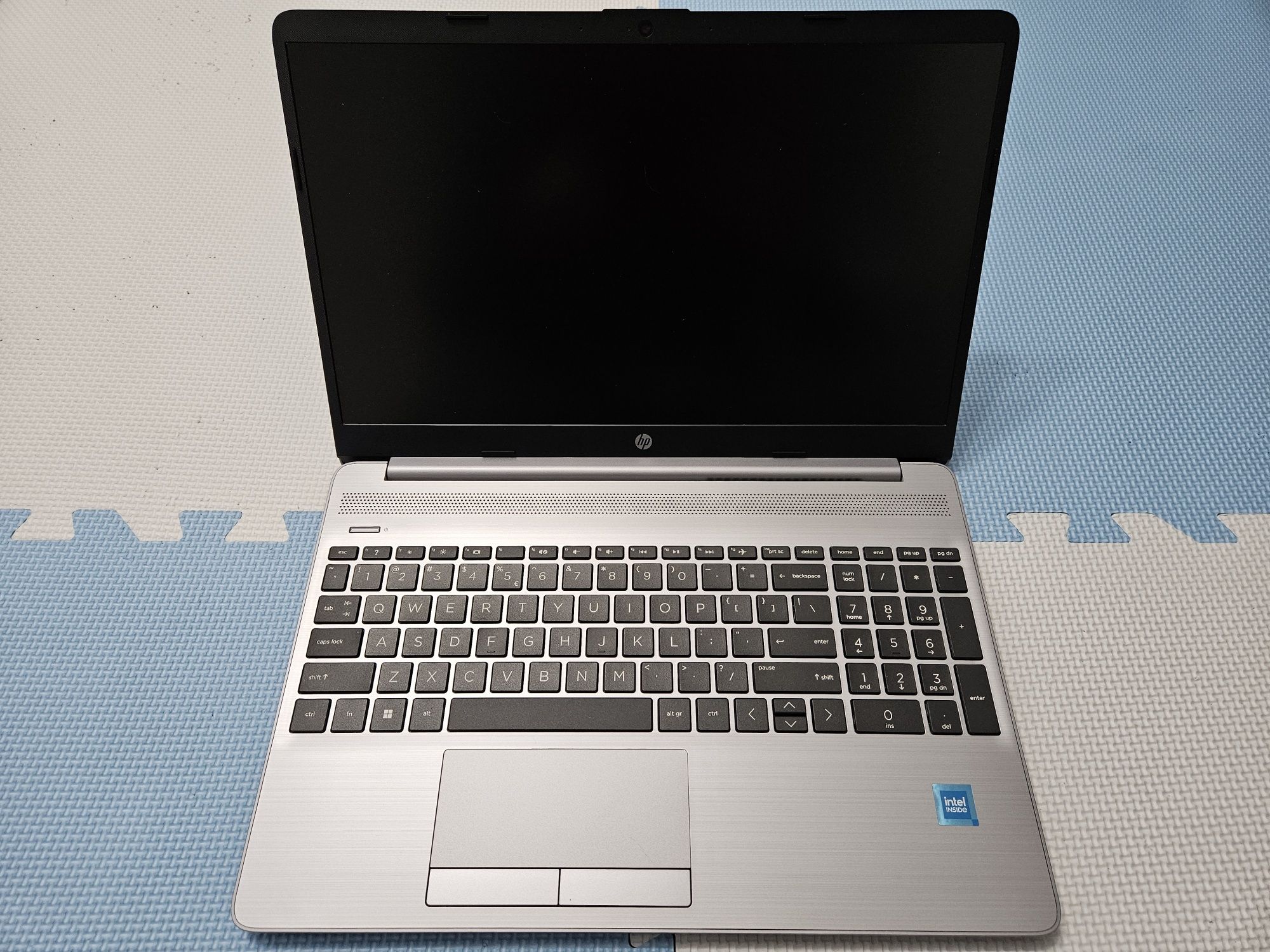 Laptop HP 250 G9 Srebrny | Windows 11/ SSD 256GB / RAM 8GB