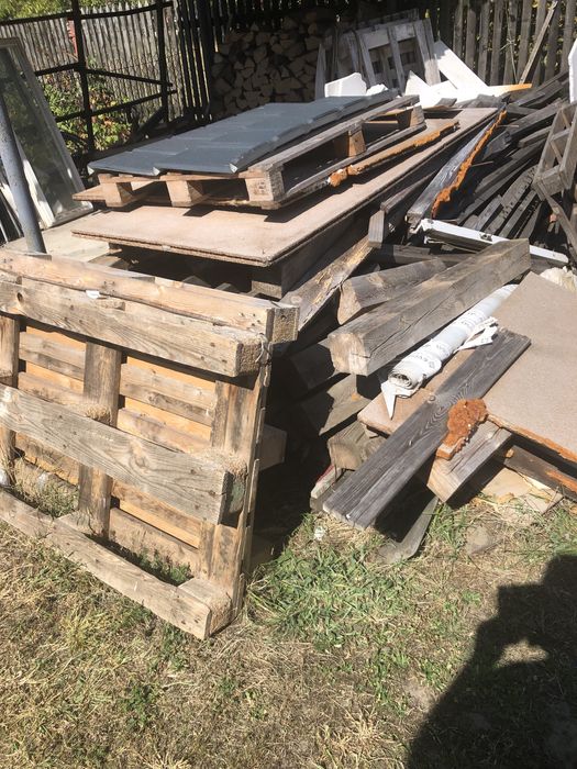 Deski  rozne po wymianie dachu i palety po budowie