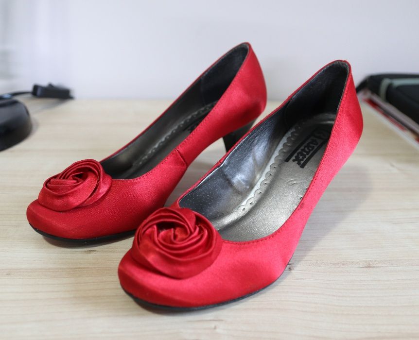 Buty na obcasie 37, ślubne i nie tylko
