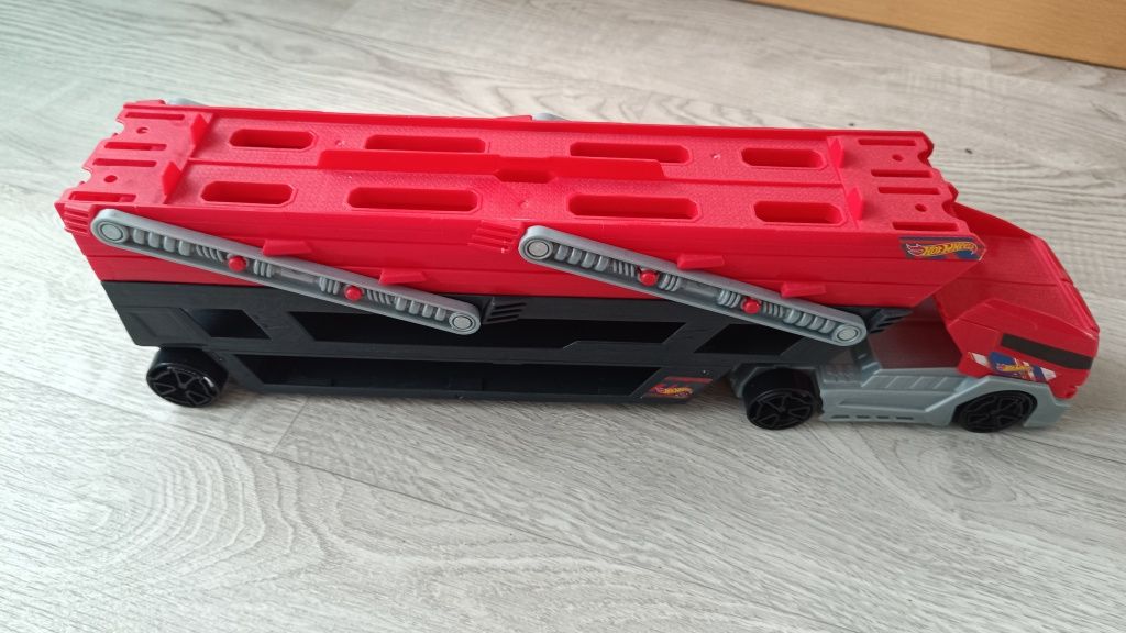 трейлер hot wheels