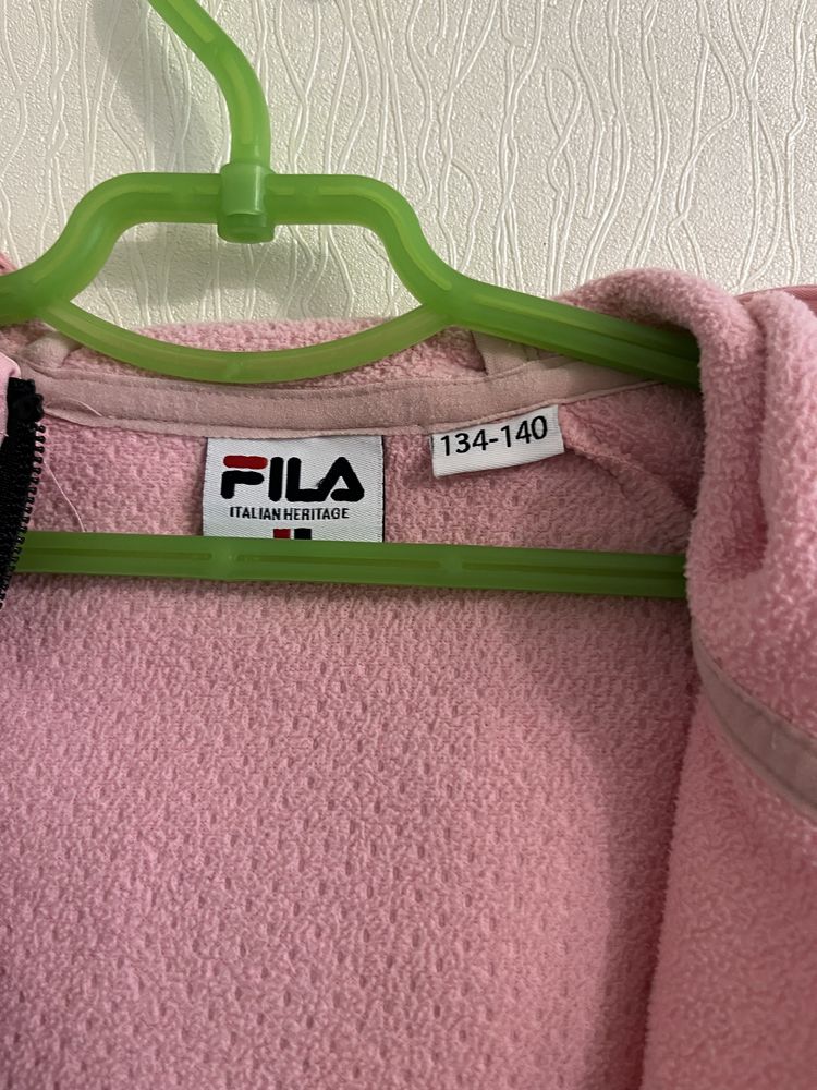 Продам спортивну кофту Fila р134-140