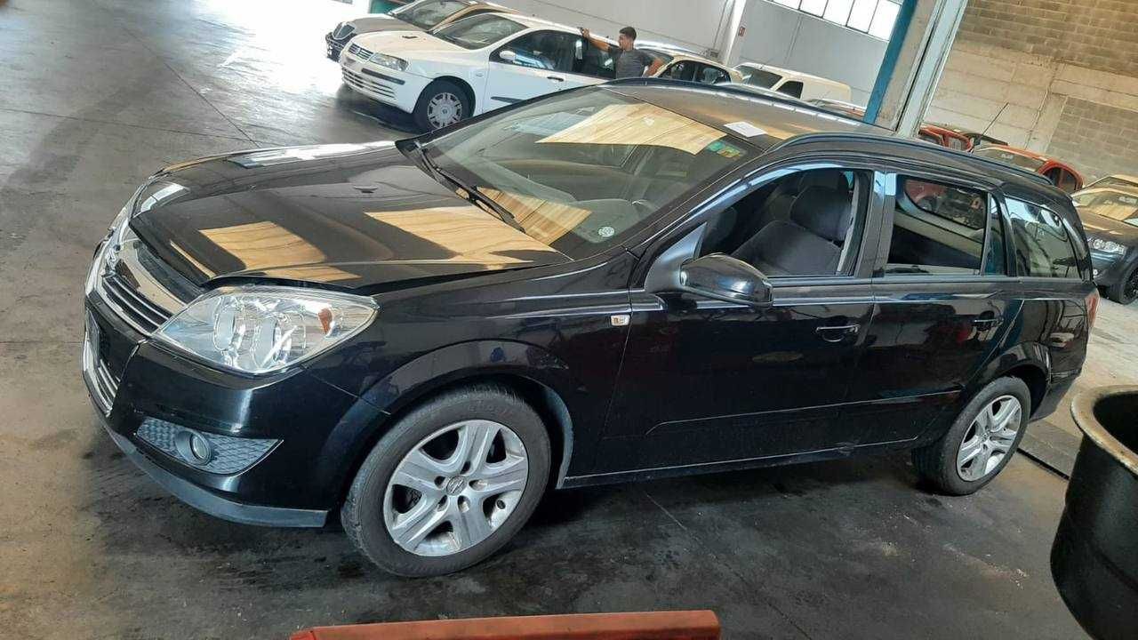 Розборка Opel Astra H Caravan Hatchbak двигун, бампер передній, дверка