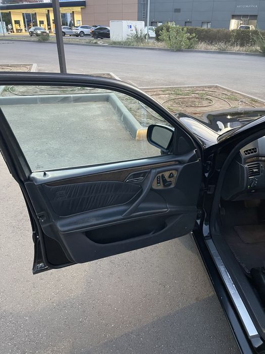 Mercedes-Benz W210 E430