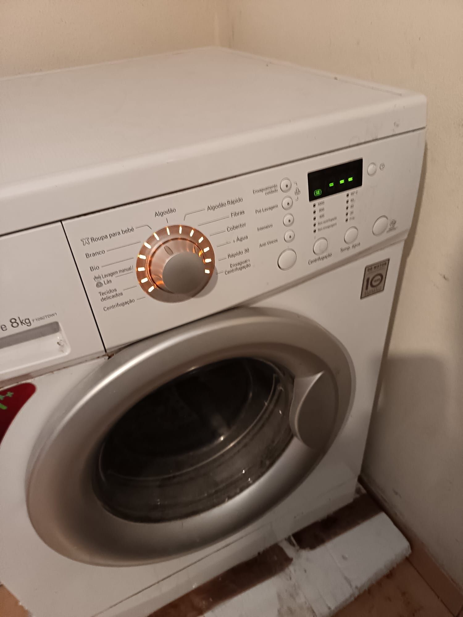 máquina de lavar roupa LG 8kg A++ com avaria.
