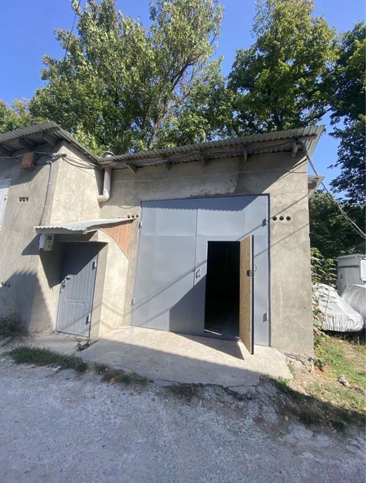 Гараж з подвало в дуже зручному місці