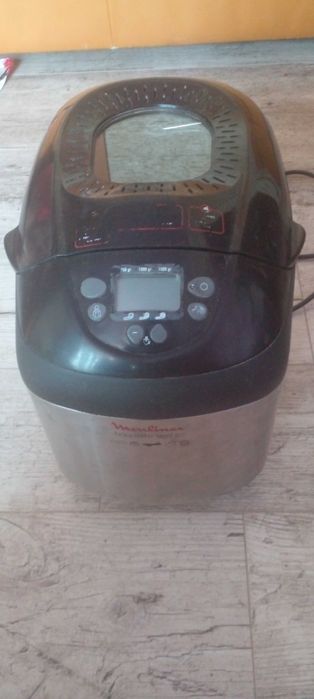 Продам хлебопечку.