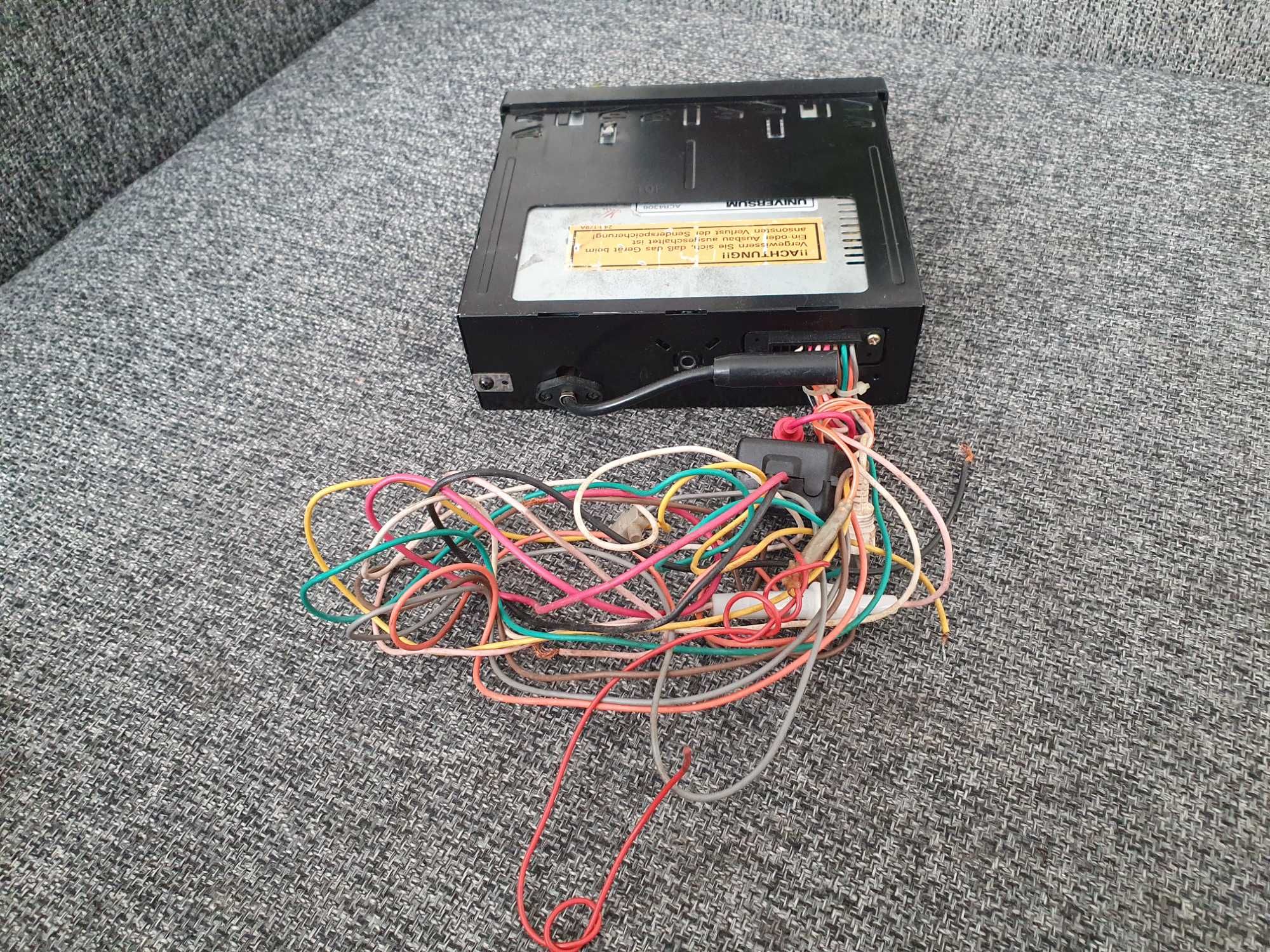 Stare zabytkowe radio samochodowe Universum ACR4306 vintage