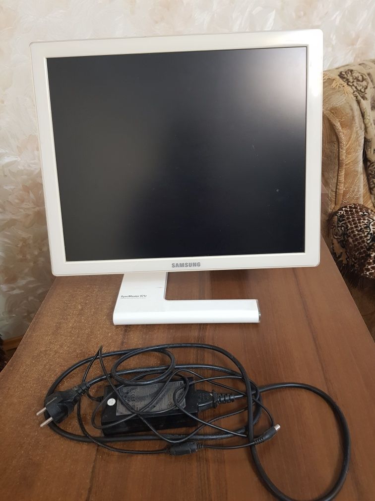 Монитор Samsung SyncMaster 971p