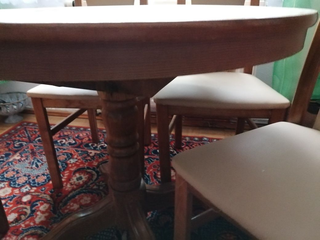 Stół okrągły rozsuwany i 4 krzesła nowa tapicerka