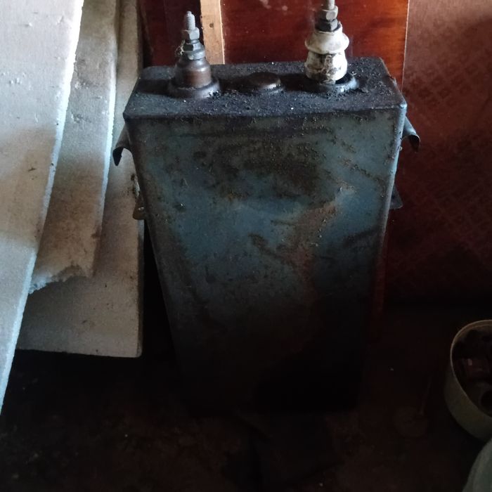 Конденсатор масляний