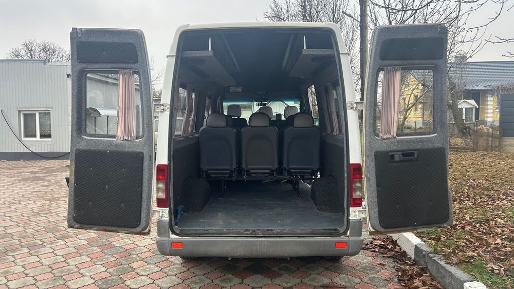 Мерседес Спрінтер 221