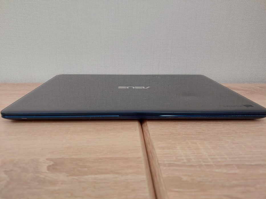 Легкий и красивый ультрабук ноутбук Asus Zenbook U331u i5-8250u 8G Тач