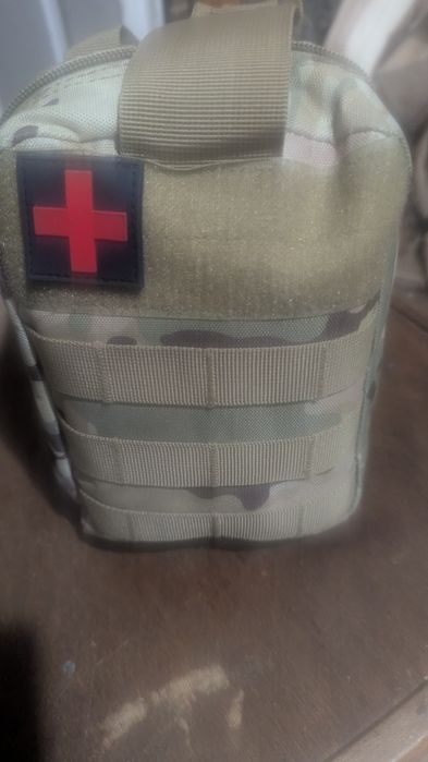 Аптечка в зборі з гарною комплектацією