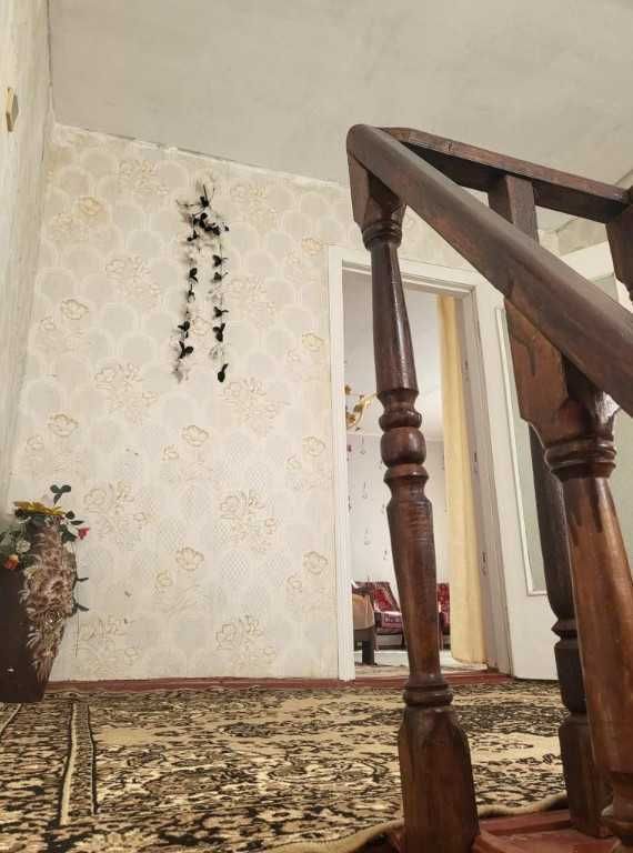Продам двухповерховий будинок в Низгірцях