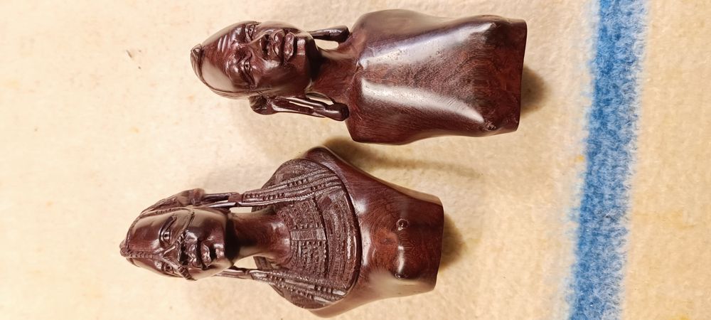 Par de Bustos - Esculturas Africanas - Madeira exótica