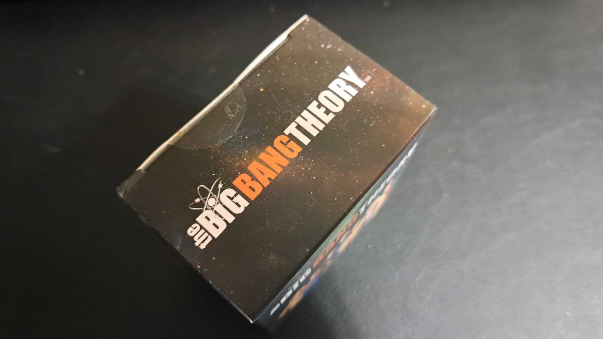 The Big Bang Theory - Running Press - copo + ímanes + emblema NOVO NEW