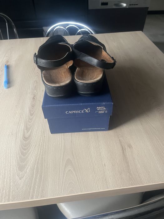 Skórzane sandały firmy Jenny by ara