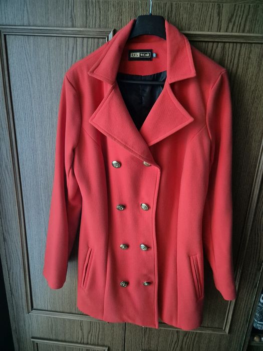 Piękny płaszcz. Rozmiar 40.