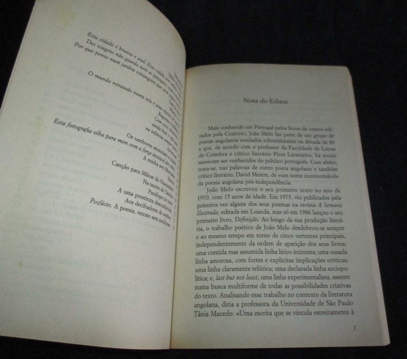 Livro Auto-Retrato / The Serial Killer João Melo Frente e Verso