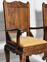 Stylowe masywne rzeźbione krzesło