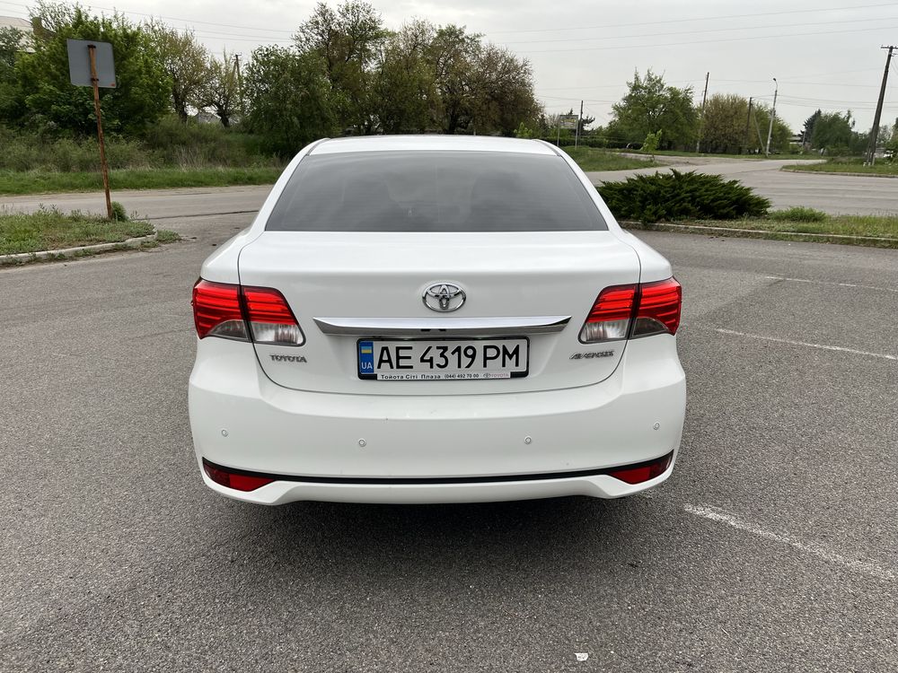 Toyota Avensis Restaling 2012г газ/бензин