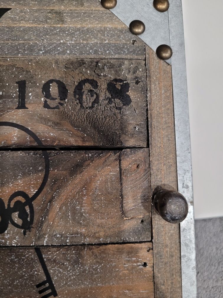 Drewniane pudełko szafka skrzynka na klucze loft new york wooden box