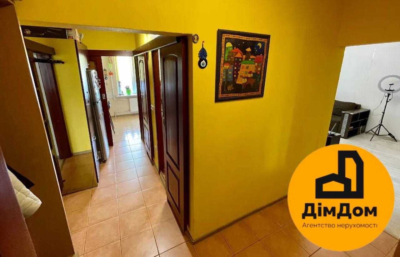 Продаж 2к квартири вул. Анни Ахматової 4