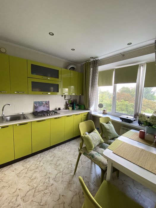 Двокімнатна квартира в центрі з ремонтом,меблями та технікою.