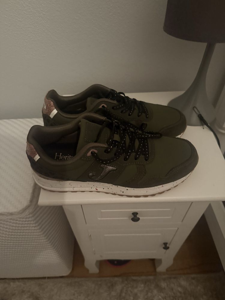 Vendo sapatilhas de mulher da marca joma