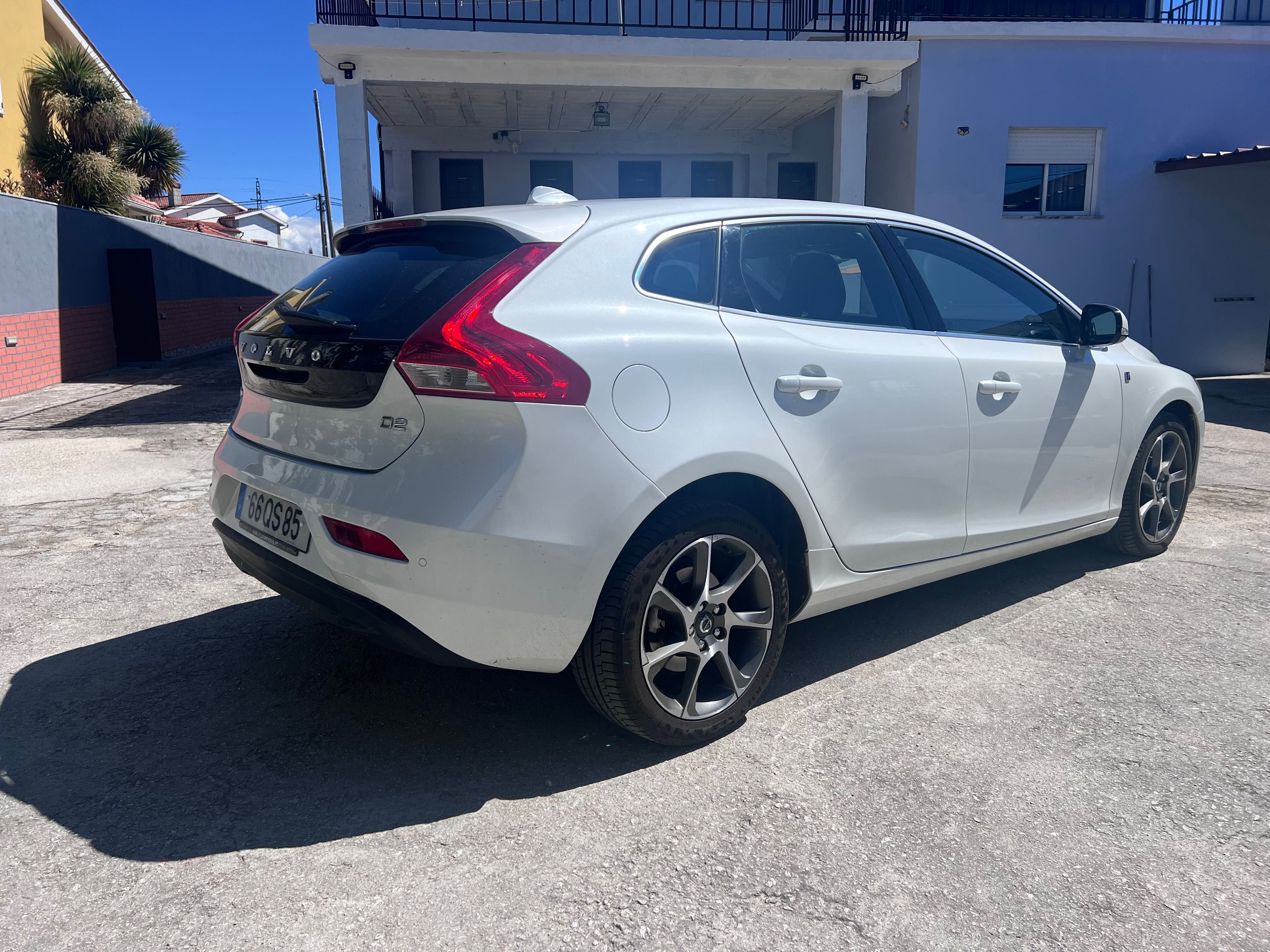 Volvo v40 D2 - Nacional 2.0 com 100.000km