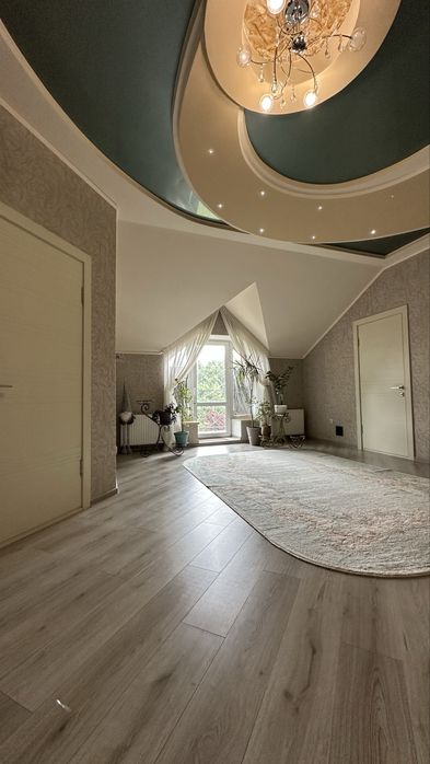 Продається просторий будинок з ландшафтною ділянкою|10 соток|266,6м2