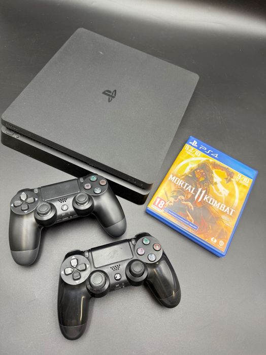 Konsola pS4 2 pady gra