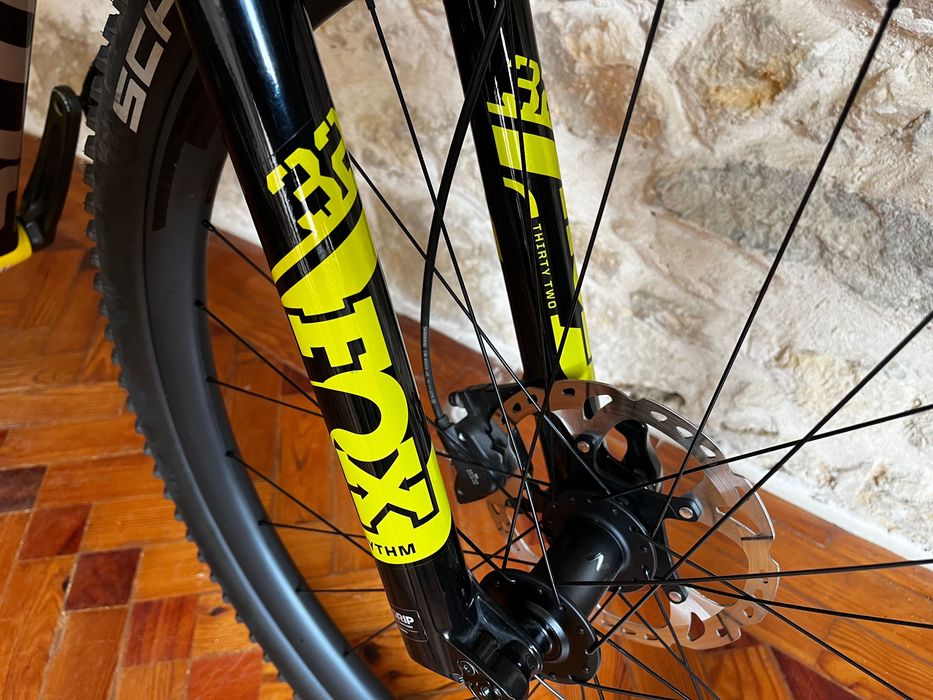 2021 SCOTT Carbon Scale 930 with Carbon Wheels - Size : Medium