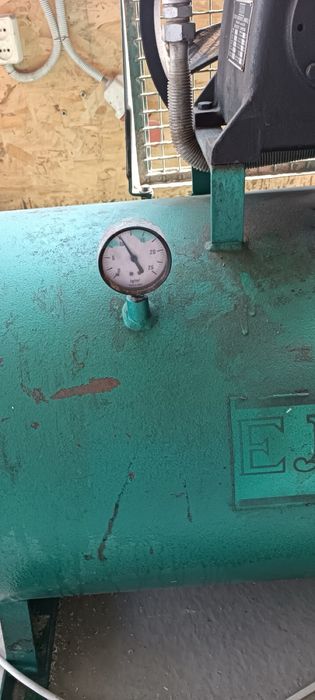 Компресор Елджи 1000 л/хв.