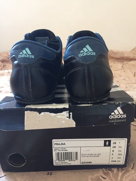 Продаются кроссовки 38 размера фирмы Adidas