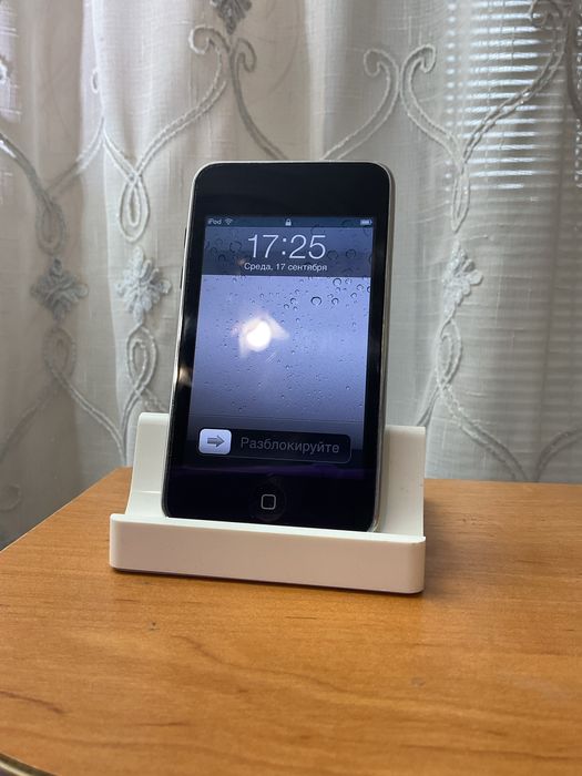 Ipod touch 3 32gb + зарядна станція
