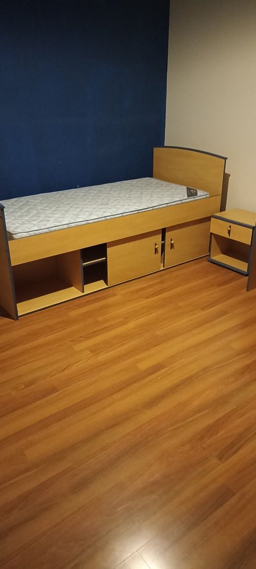 Cama + Colchão (90x190) + Mesinha de cabeceira + Escritório