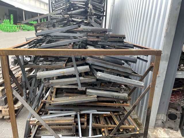 МЕТАЛ кутник різної товщини