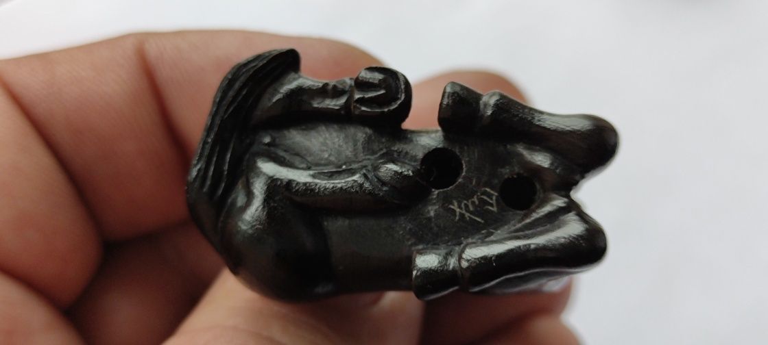 Stare figurki Netsuke - Koń i budda