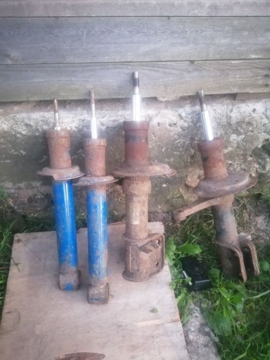 Передние и задние стойки амортизатора на ваз 2109 в хорошем состоянии