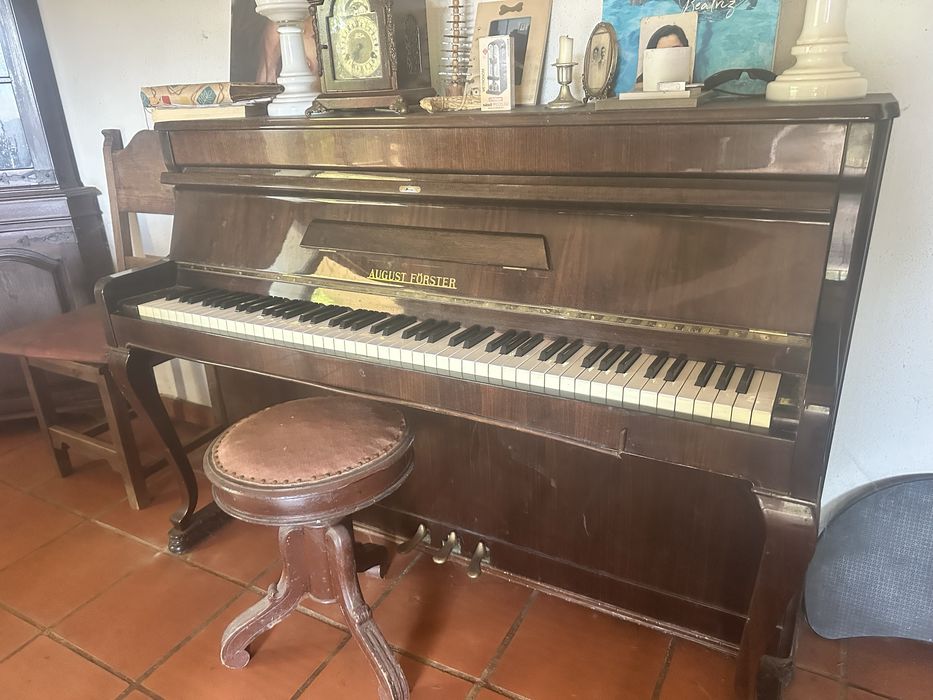 Piano vertical vintage August Förster