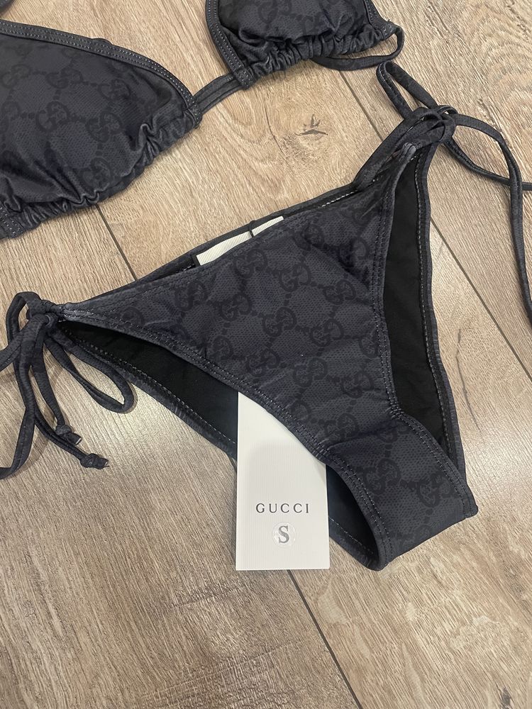 Жіночий чорний купальник Gucci