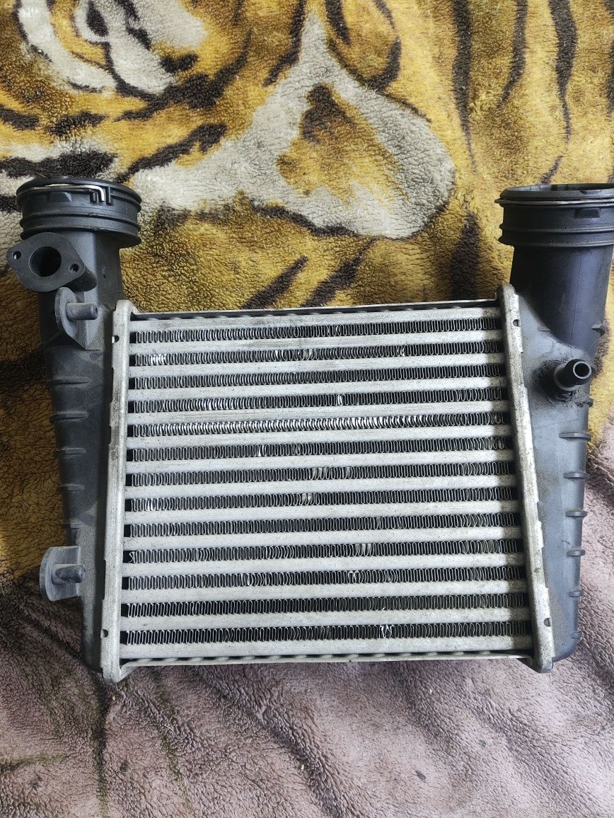 Радиатор интеркулера VW PASSAT B5