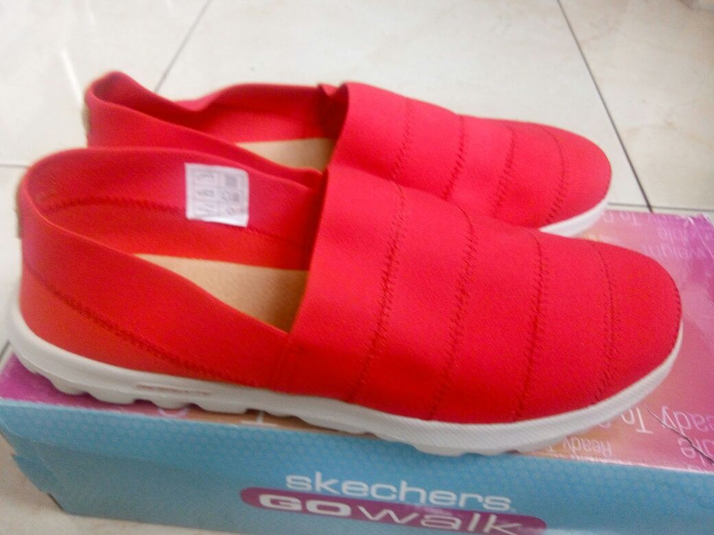 Слипоны Skechers.
