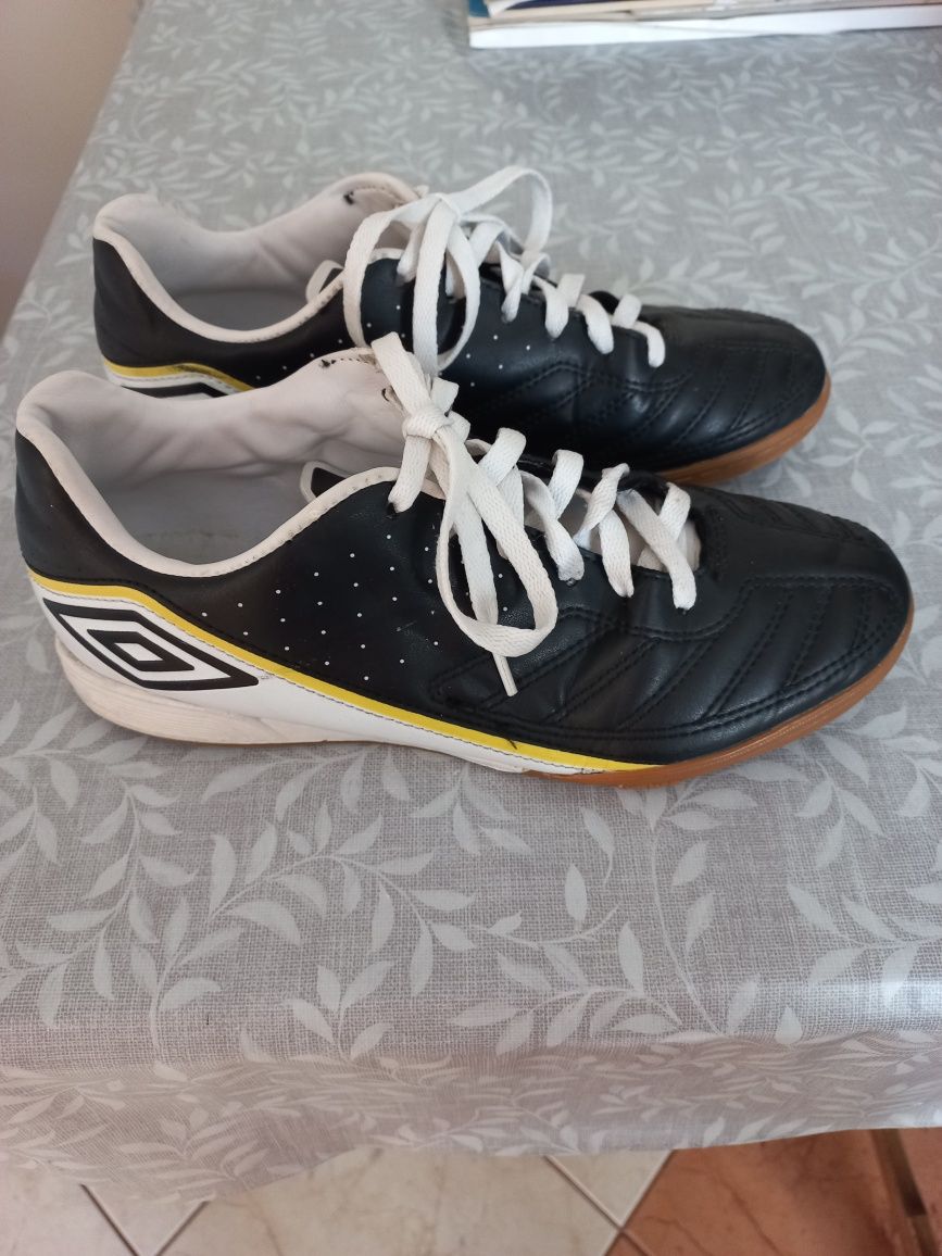 Halówki Umbro roz.38,5